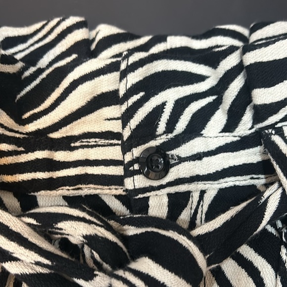 Joes Jeans Zebra Paperbag Shorts 26 - Picture 3 of 5